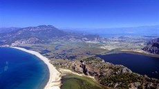 Turecko, letecký pohled na Dalyan a letovisko Dalaman