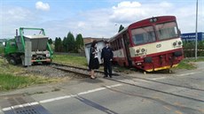 Ve Velkých Pavlovicích na Beclavsku vykolejil vlak po sráce s nákladním autem.