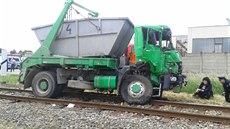 Ve Velkých Pavlovicích na Beclavsku vykolejil vlak po sráce s nákladním autem.