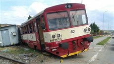 Ve Velkých Pavlovicích na B�eclavsku vykolejil vlak po srá�ce s nákladním autem.