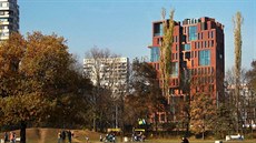 Dm s obytnou plochou 11 tisíc metr tvereních stojí v zeleném...