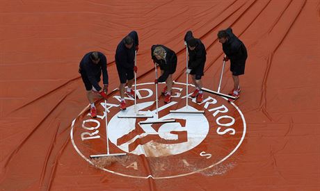 Tenisov arel Roland Garros musel elit detivmu ataku, poadatel se snaili...