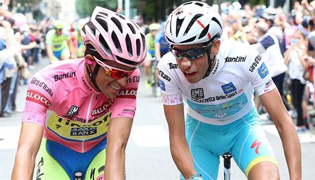 RIVALOV S SMVEM. Ldr Gira Alberto Contador a druh v poad Fabio Aru si u...