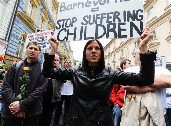 Demonstrace proti norské sociální službě Barnevern v Praze (30. května 2015)