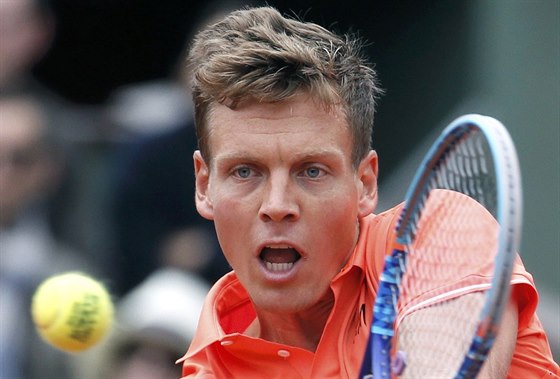 SOUSTEDNÝ. Tomá Berdych v osmifinále Roland Garros.