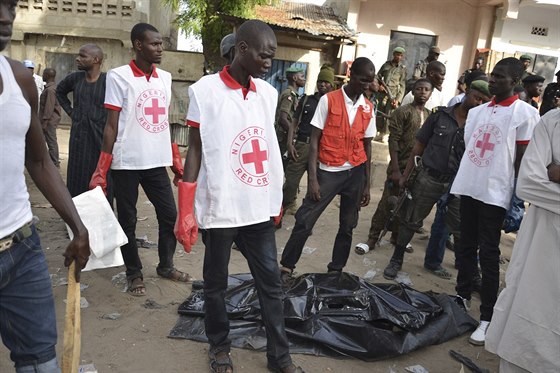 Jeden z pedchozích útok na meitu v Nigérii si vyádal ticet obtí 