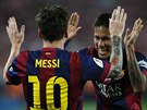 Lionel Messi a Neymar slaví jeden z gól Barcelony ve finále Královského poháru...