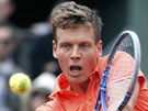 SOUSTEDN. Tom Berdych v osmifinle Roland Garros.