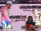 TROFEJ U JE BLÍZKO. Alberto Contador po triumfu na Giru.