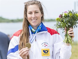Kajakka Kateina Kudjov s bronzovou medal z mistrovstv Evropy.