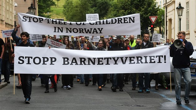 Demonstrace proti norsk sociln slub Barnevern v Praze (30. kvtna 2015)