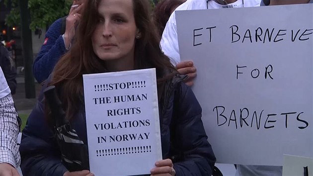 Eva Michaláková při protestu v norském Oslu. (30. května 2015)