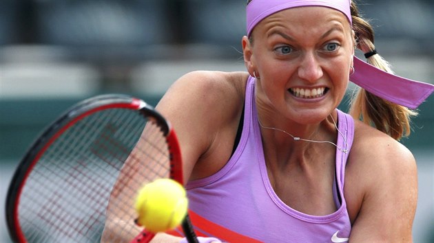 ZARPUTIL. Petra Kvitov ve tetm kole na Roland Garros.