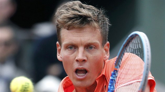 SOUSTEDNÝ. Tomá Berdych v osmifinále Roland Garros.