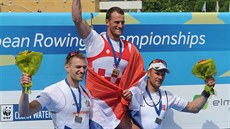 Ond�ej Synek (vlevo) na st�íbrném stupínku. Uprost�ed zlatý Damir Martin z...