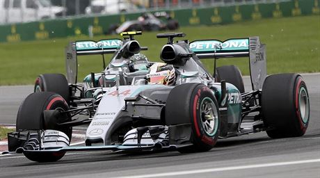 Hamilton v ele, za ním Rosberg. Nebo to bude v Rakousku jinak?