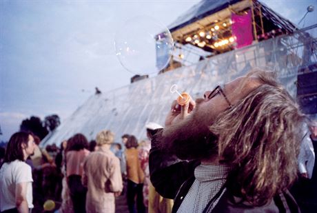 Nvtvnk festivalu v britskm Glastonbury (70. lta)
