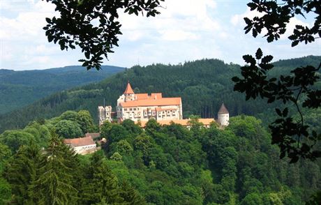 Výhled na hrad Perntejn u Nedvdice z altánu "Mariino loubí"