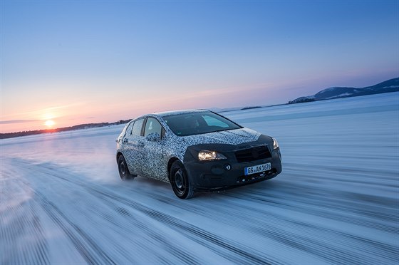 Testovn nov verze Opelu Astra ve vdskm Arjeplogu