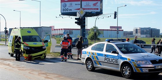 Na Borských polích havarovala sanitka záchranné sluby. Na kiovatce se...