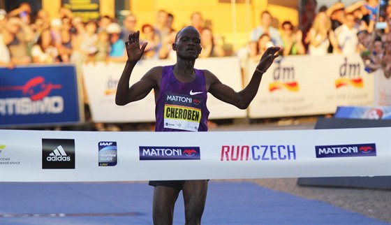 Keňský vítěz Českobudějovického půlmaratonu Abraham Cheroben