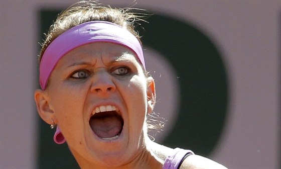 Lucie afáová se raduje ve finále Roland Garros.