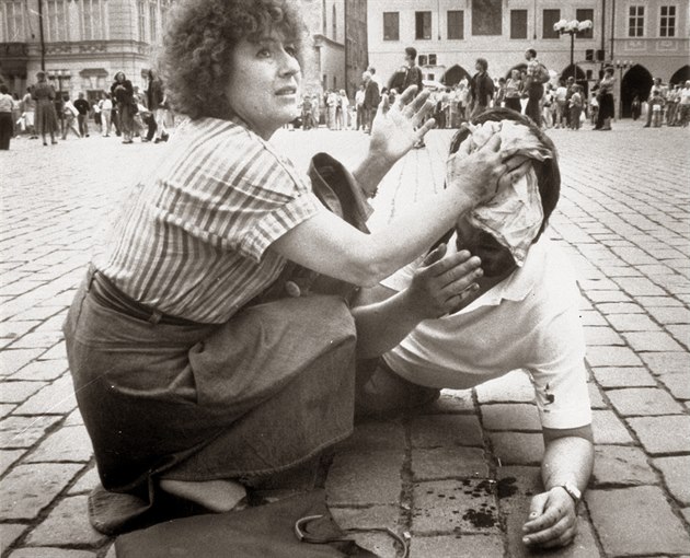 Komunistické živly, nebo naštvaní vězni? Kdo mohl stát za bombovými útoky v Praze v létě 1990