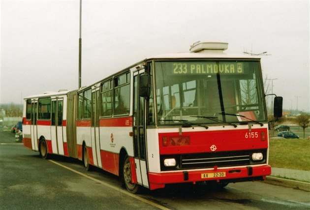 Autobus Karosa B 741 č. 6155, již po střední opravě, na konečné Obchodní...