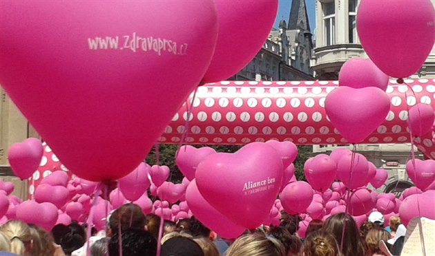 Pochod proti rakovině prsu. Letos s rekordní účastí 23 tisíc lidí.