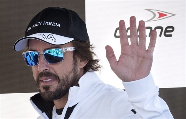 Alonso vyhrál virtuální Indy 500, těsně porazil Buttona