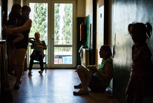 Ostravě se daří žáky z vyloučených lokalit vracet do škol. Pomáhá práce v rodinách