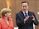 Britský premiér David Cameron s nmeckou kanclékou Angelou Merkelovou ped...