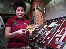 Astronautka vaí tortillu na ISS