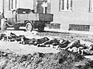 Při exhumaci v září 1947 bylo odkryto celkem devět hromadných hrobů, ve kterých...
