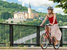 Vítězný snímek soutěže Cycle-chic zachycuje Janu Laudovou z Neštěmic na nábřeží...