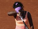 NENÍ V POHOD. Americká tenistka Serena Williamsová se v semifinále Roland...