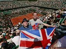 Brittí fanouci podporují Andyho Murrayho v semifinále tenisového Roland...