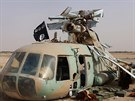 Snímek havarované helikoptéry poblí Palmýry, který zveejnil Islámský stát...