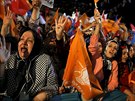 Píznivci turecké vládnoucí strany AKP na pedvolebním setkání v Kilisu (5....