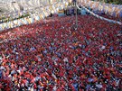 Píznivci turecké vládnoucí AKP (5. ervna 2015).