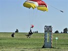 Para�utist� na leti�ti v Jihlav�.