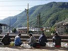 Uprchlíci ekají na vlak v italském Bolzanu (28. kvtna 2015