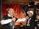 Trenér plzeských fotbalist Miroslav Koubek (vlevo) slaví se svými svenci...