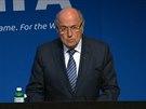 Sepp Blatter odstupuje z funkce prezidenta FIFA.