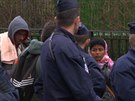 Policisté v Paíi vyklidili tábor uprchlík.