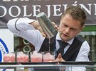 Barman Milan Mriglod je z eských Budjovic, s drinkem No Stress skonil na...