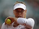 Maria Šarapovová v osmifinále Roland Garros s Lucií Šafářovou
