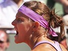 EUFORIE. Lucie afáová slaví výhru v druhém setu ve finále Roland Garros.