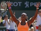 JE TO MOJE. Serena Williamsová slaví triumf na Roland Garros.