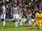 Zklamaní fotbalisté Juventusu Turín poté, co inkasovali gól od Barcelony